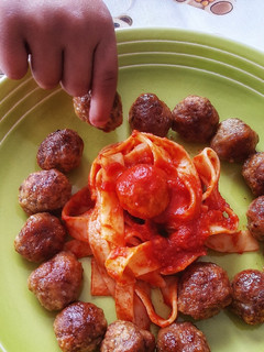 Foto di Tagliatelle e polpette al forno