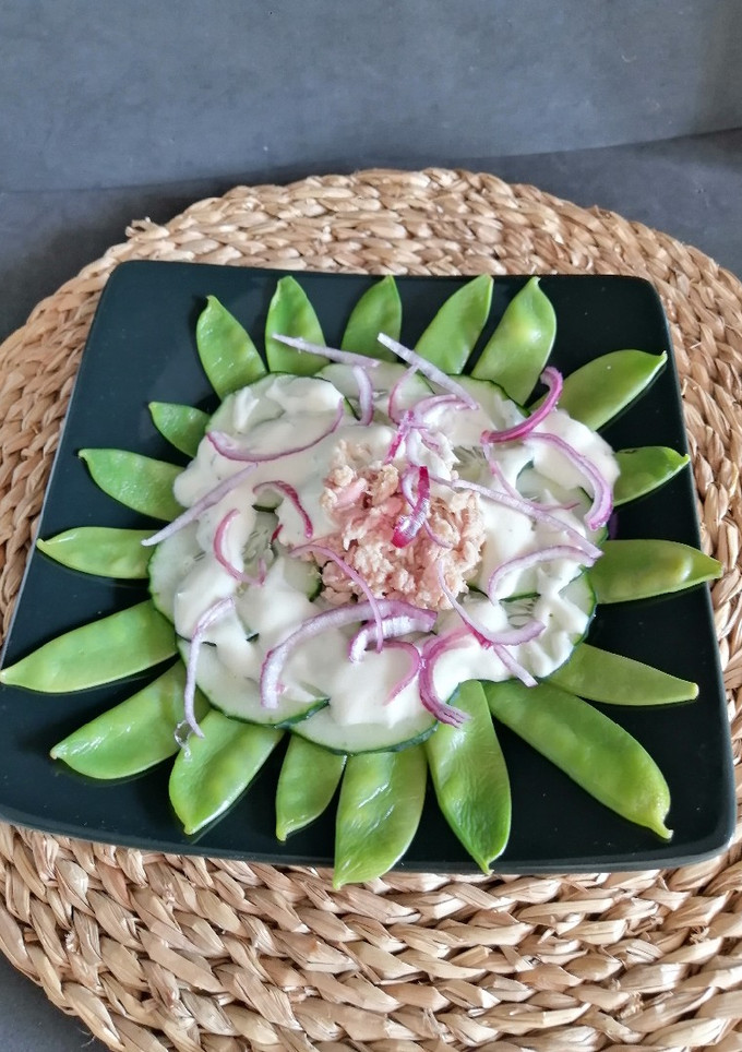 Una foto de Ensalada de tirabeques con atún y vinagreta de yogurt