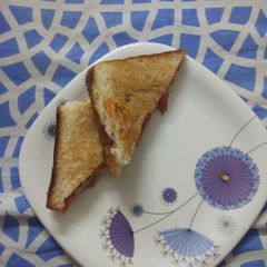 A picture of Veg cream sandwich.