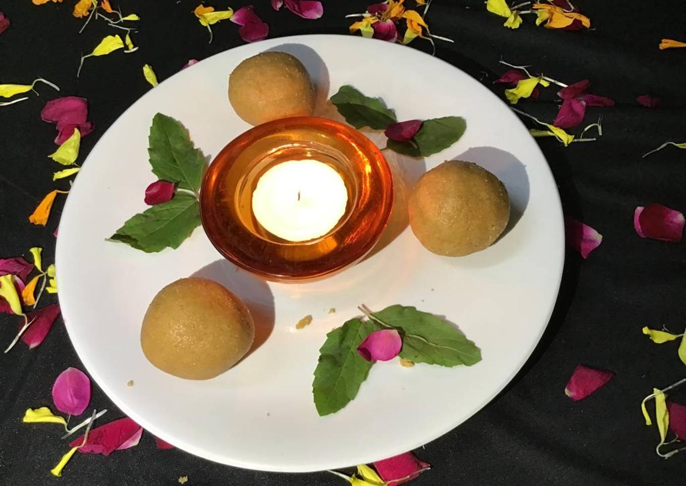 Besan ladoo