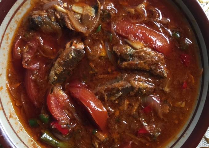Cara Gampang Menyajikan Sarden Kaleng Tomat Pedas yang Lezat Sekali