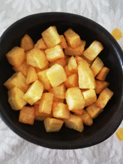 Una foto de Papas fritas en cubos