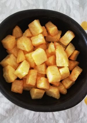Una foto de Papas fritas en cubos