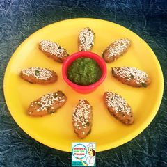 A picture of Methi Masala Jowar Fritters.