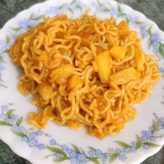 A picture of Aloo Maggi.