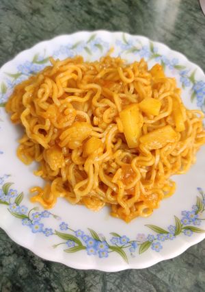 A picture of Aloo Maggi.