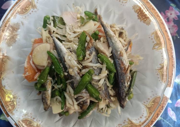 Oseng lombok ijo ikan asin (lomboknya utuh)