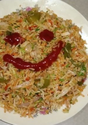 ट्रिरंगी फ्राइड राइस (tirangi fried rice recipe in Hindi) रेसिपी मुख्य फोटो