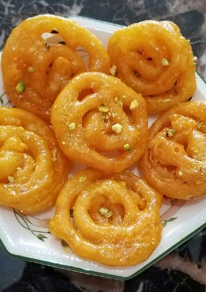 જલેબી(Jalebi recipe in gujarati) રેસીપી મુખ્ય ફોટો