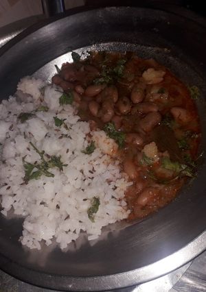 A picture of Rajma & jeera rice.
