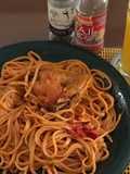 Espaguetis con alas de pollo