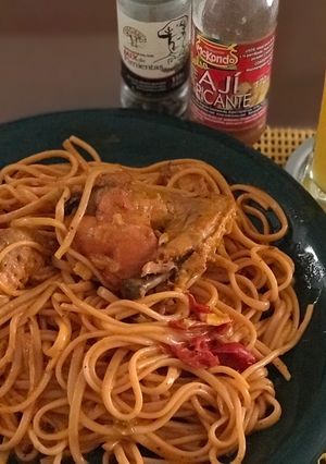 Una foto de Espaguetis con alas de pollo