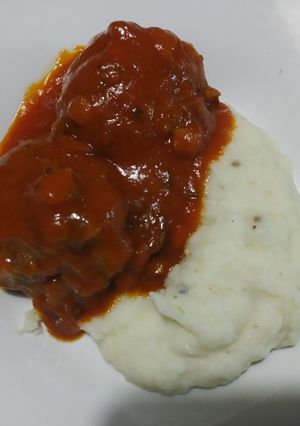 Una foto de Albóndigas con puré