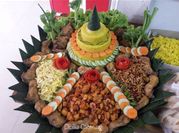 Gambar nasi kuning tumpeng