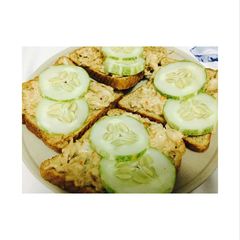 A picture of Tuna sandwich.