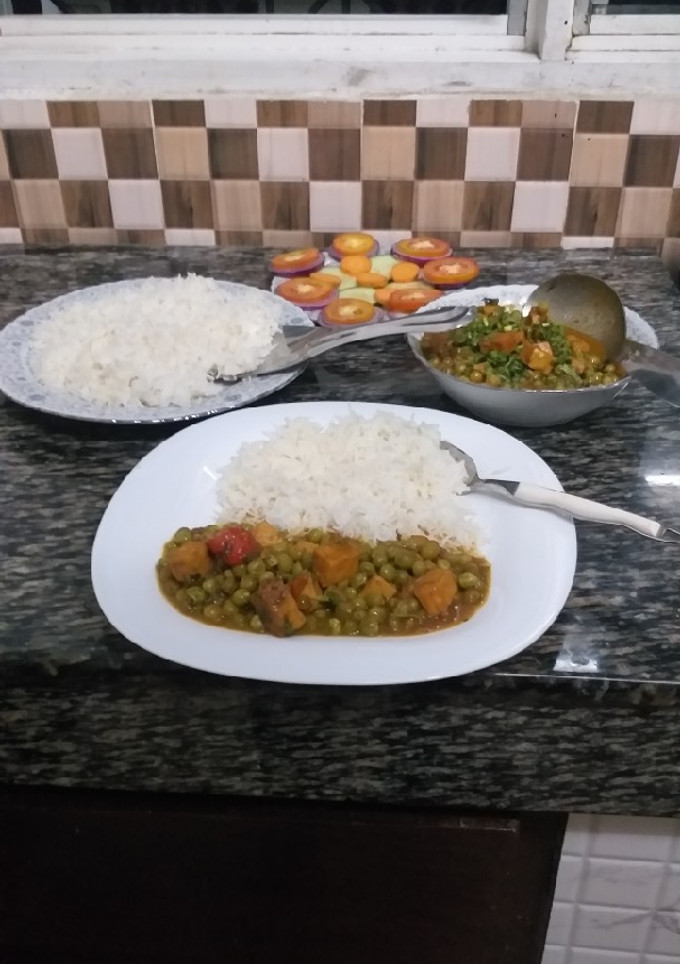 A picture of Mattar Paneer n Rice#Theme Contest.