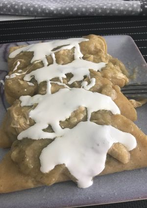 Una foto de Enchiladas verdes con pollo