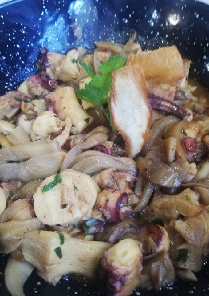 Una foto de Salteado de Pulpo con Hongos