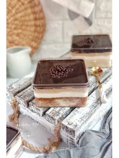 Foto resep Creamy Tiramisu Dessert Box With Whipped Cream Homemade