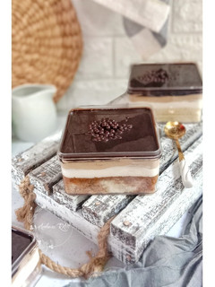 Foto resep Creamy Tiramisu Dessert Box With Whipped Cream Homemade