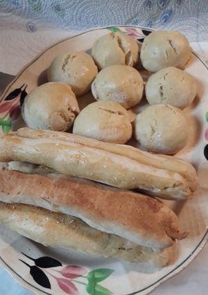 A picture of Breadsticks and Yeast Rolls.