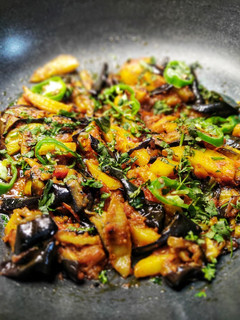 A picture of Baingan and Aloo fry.