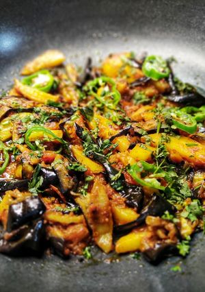 A picture of Baingan and Aloo fry.