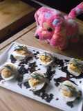Huevos rellenos con boquerones en vingre y dulse