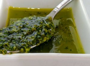 Una foto de Pesto con queso provolone!