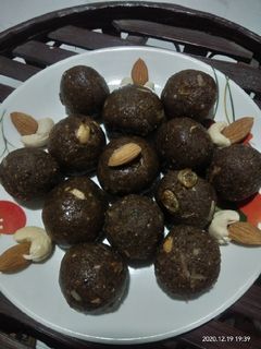 अलसी के लड्डू (Alsi ke laddu recipe in Hindi) रेसिपी मुख्य फोटो
