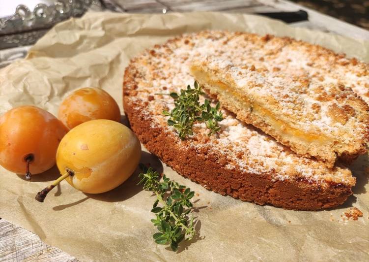 Crostata gentile di prugne fresche e timo