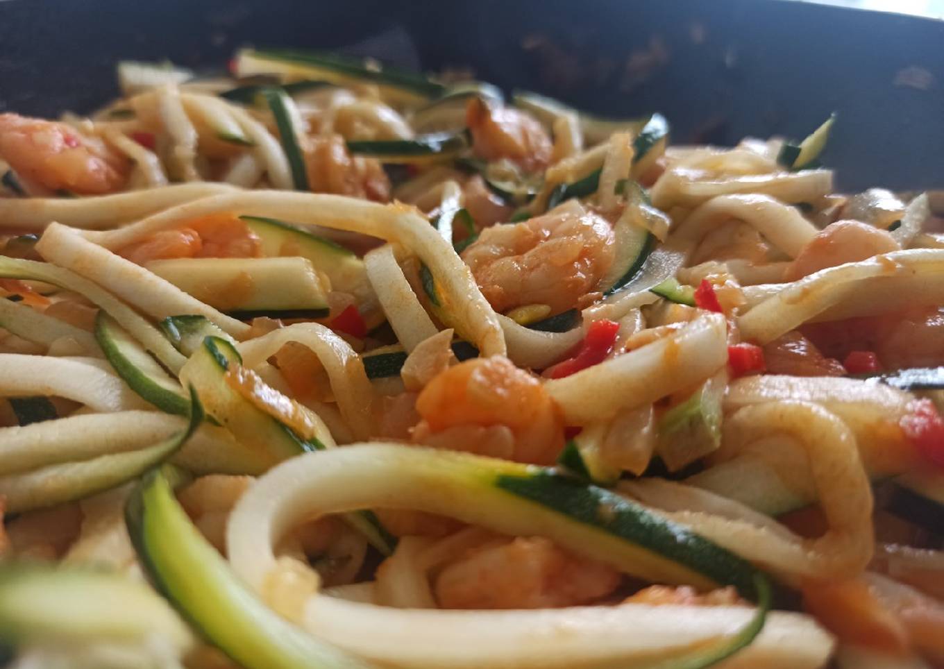 Espaguetis de calabacín con gambas