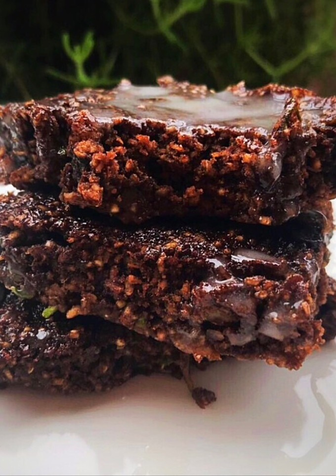Una foto de Brownies saludable (no le digan a nadie que tienen zucchini) Sin azúcar ni harina!!