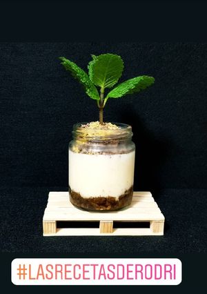 Foto principal de Frasquito de tiramisú con tierra de chocolate y Peta Zeta