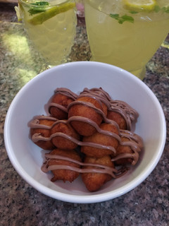 Fanke (glazed puff puff) ainihin hoton girkin