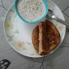 A picture of Garlic bread in simple way.