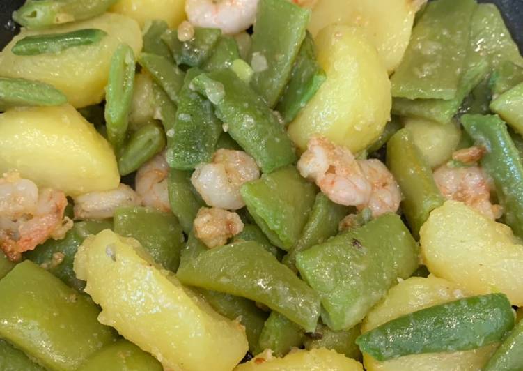 Verdura con gambitas al ajillo