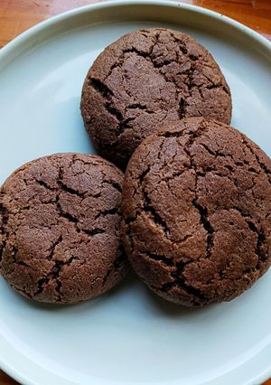 Una foto de Cookies craqueladas integrales de chocolate