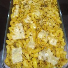 A picture of Tikka masala macroni.