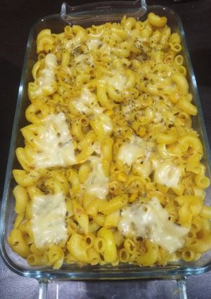 A picture of Tikka masala macroni.