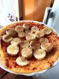 Crepioca com doce de framboesa, banana e canela
