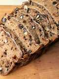 Pandolce senza lievito con noci e fichi secchi