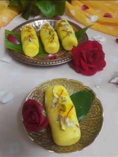 कोकोनट मलाई रोल (coconut malai roll recipe in Hindi) रेसिपी मुख्य फोटो