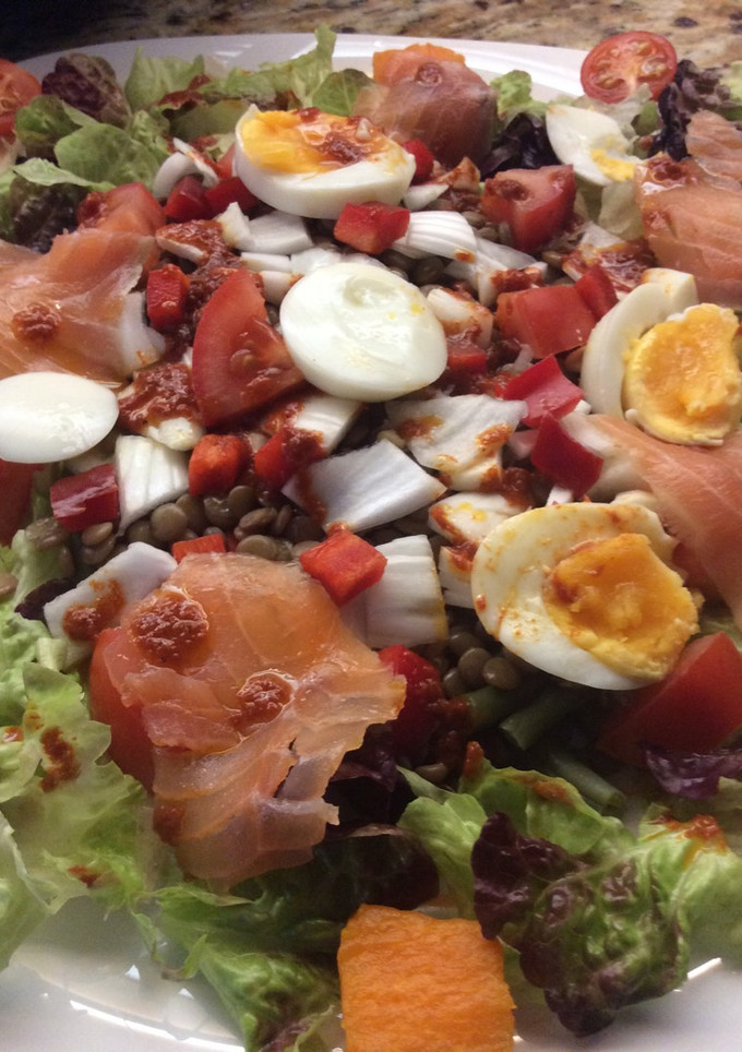 Una foto de Ensalada de lentejas con salmón
