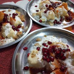 A picture of Dahi bhalle.