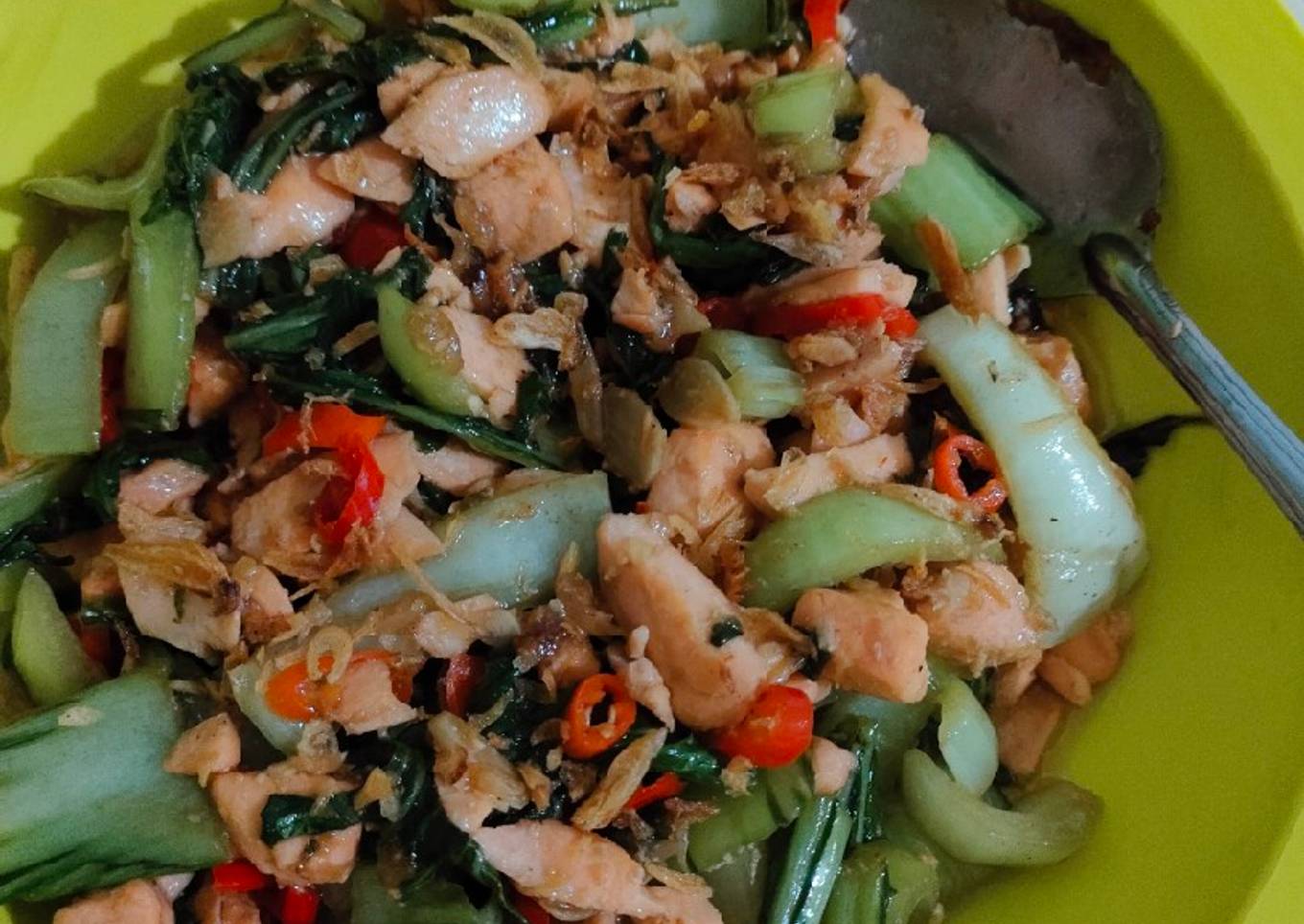 Tumis salmon Pakcoy