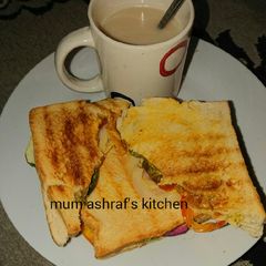 A picture of Sandwich wit tea.