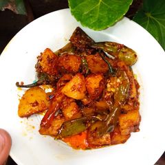 A picture of Khattay alu.