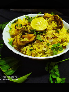 A picture of Chicken Yakhni Pulao.