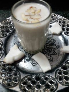 નારિયેળ દૂધ(Coconut Milk Recipe in Gujarati) રેસીપી મુખ્ય ફોટો